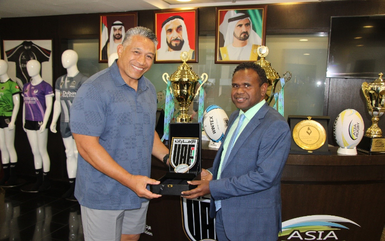 UAERF CEO/High Performance Manager Mr. Apollo Perelini presents a gift to Ambassador Cornelius Walegerea (Photo: Solomon Islands Embassy UAE).