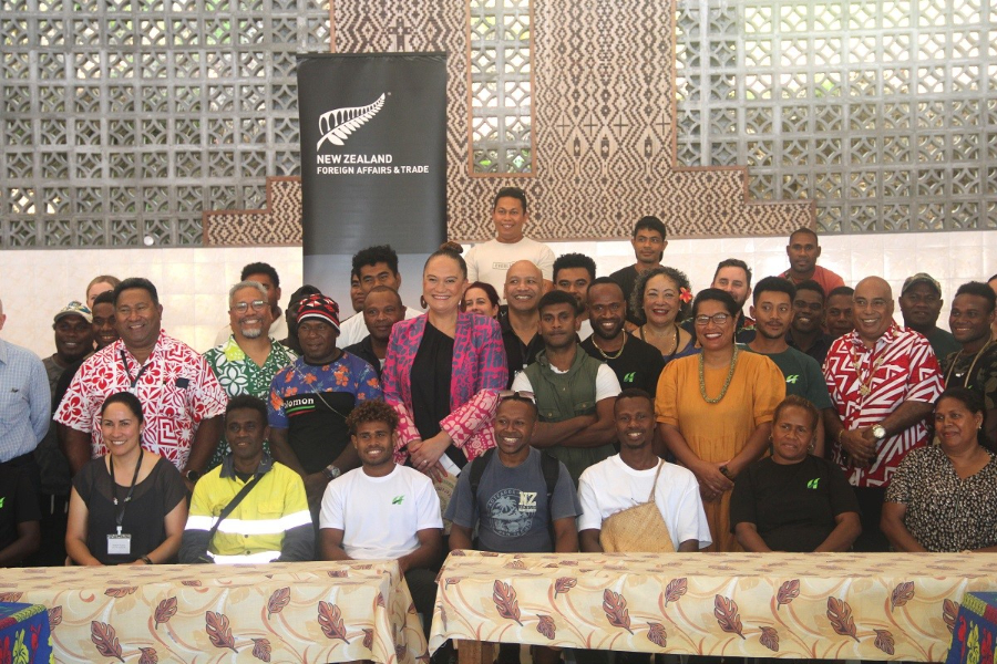 Local RSE workers pose for a photo with the Deputy Prime Minister and Associate Minister of Foreign Affairs for New Zealand, Hon. Carmel Sepuloni and New Zealand’s Minister for Pacific Peoples Barbara Edmonds, members of the New Zealand delegation and the Permanent Secretary of the Ministry of Foreign Affairs and External Trade, Hon. Jeremiah Manele.