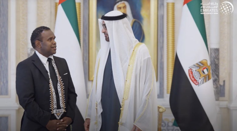 Ambassador Cornelius Walegerea converse with His Highness Sheikh Mohamed bin Zayed Al Nayhan, the President of the United Arab Emirates. (Photo: Emirates News Agency – WAM) 